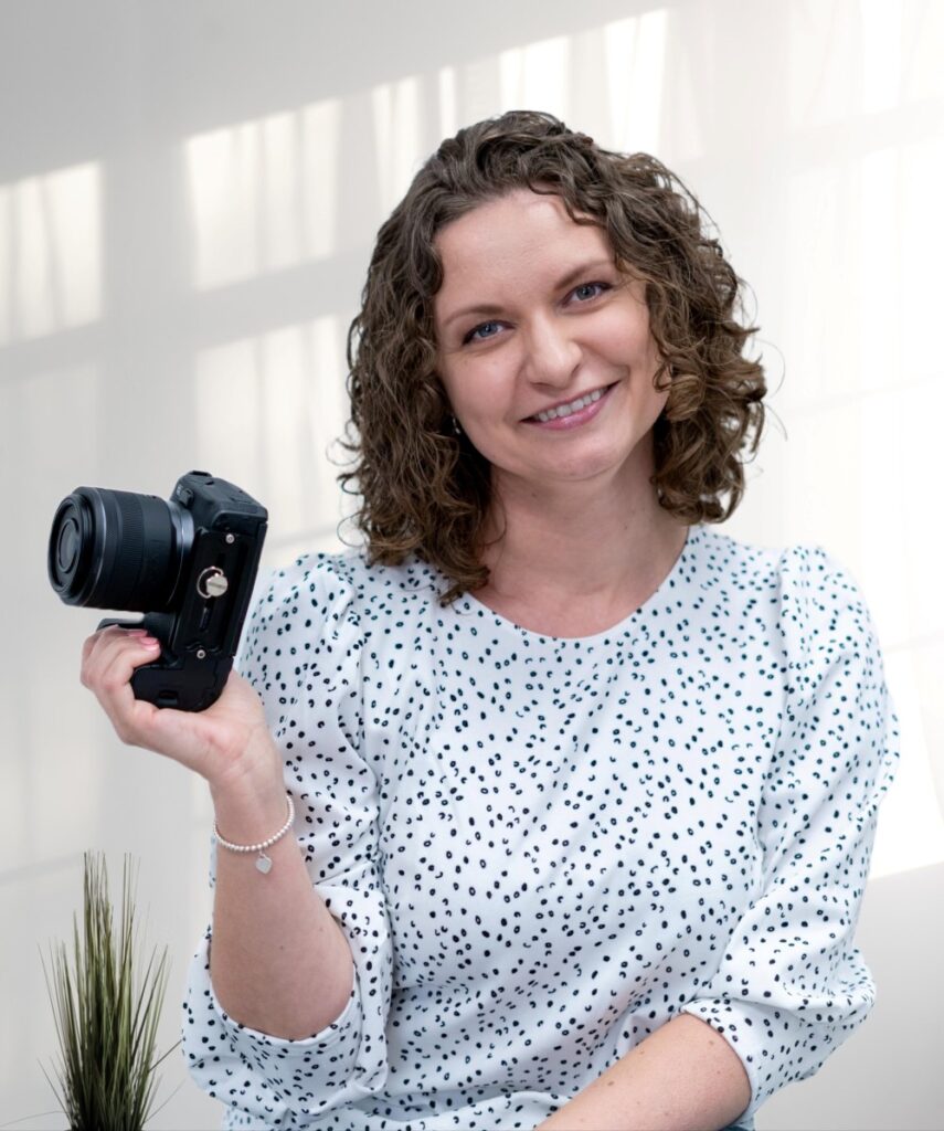 photo of Marta Raptis holding a camera
